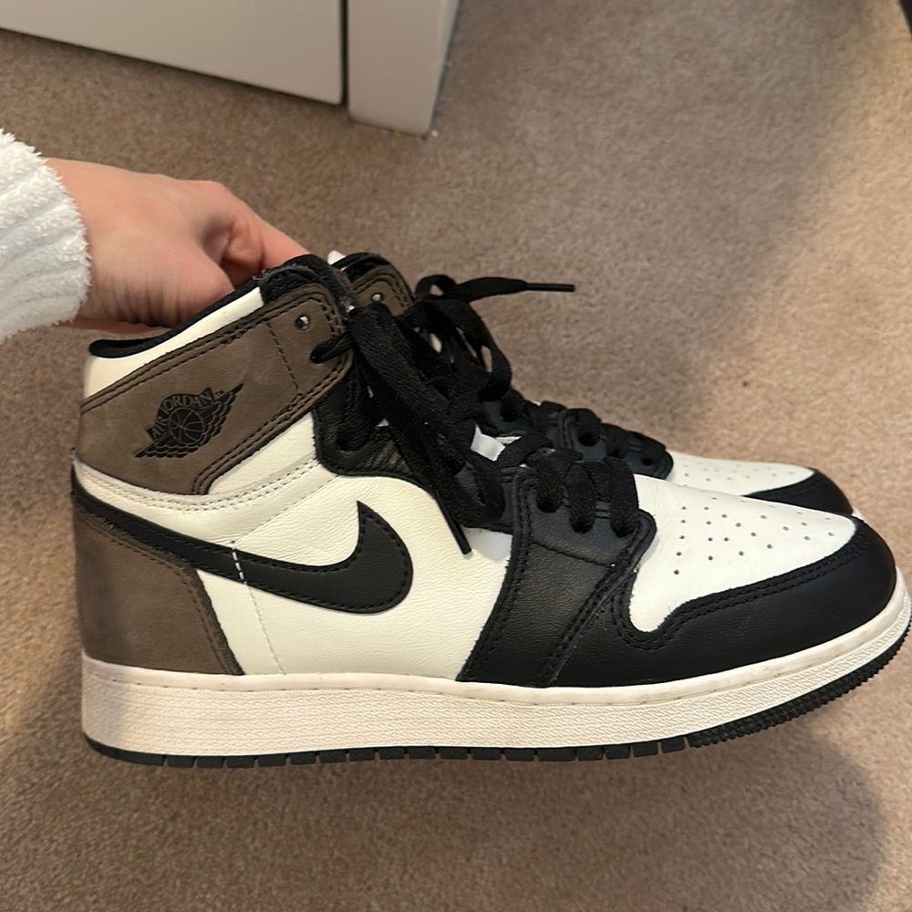 Authentic Nike air Jordon 1 retro high dark mocha. Size 6Y. Bought from stock X